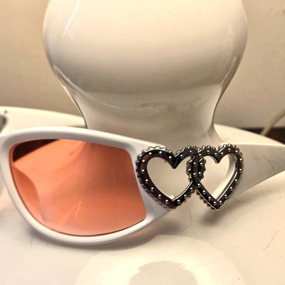 Vivien Y2K -inspired White Sunglasses Pink Lenses Silver Hearts Bling on Sides - Picture 5 of 8
